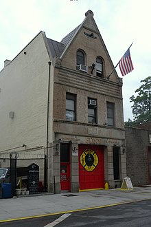 The quarters of Engine 235 and the Chief of the 57th Battalion, located in Bed-Stuy, Brooklyn Engine 235 Btn 57 206 Monroe St Bklyn jeh.jpg