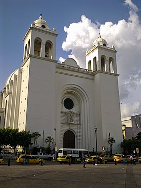 Fachada de Catedral Metropolitana de San Salvador.jpg