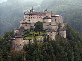 Hohenwerfen vára a közeli hegyről