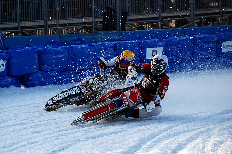 File:Finallauf in der Eisspeedway-Weltmeisterschaft 2010 in Innsbruck (01).jpg