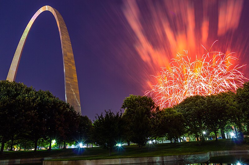 File:Fireworks Saint Louis 2012 0048 (7613409176).jpg
