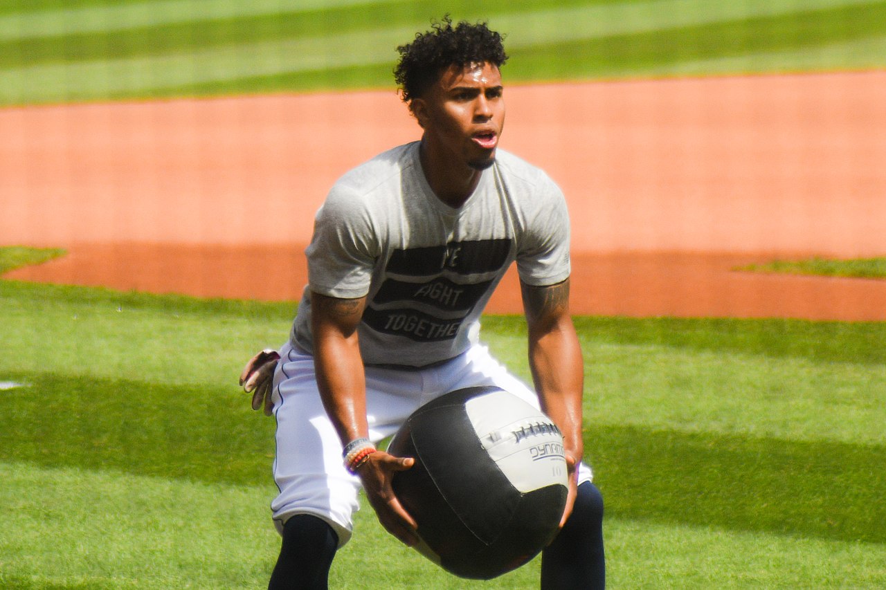 Francisco Lindor has some of the most swag in the game 🥵👀