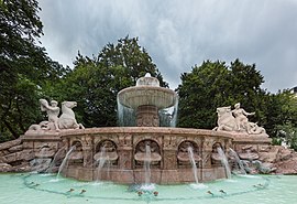 Fuente Wittelsbacher, Plaza Lenbach, Múnich, Alemania, 2017-07-07, DD 05.jpg