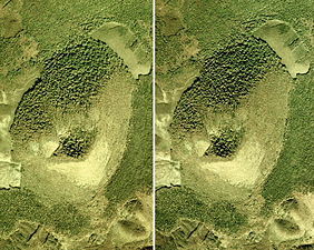 大室山のステレオ写真 写真上方が北。 国土交通省 国土地理院 地図・空中写真閲覧サービスの空中写真を基に作成