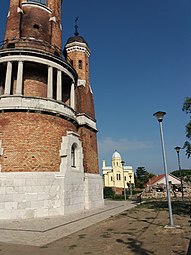 Kula Gardoš sa crkvom Svetog Dimitrija u pozadini