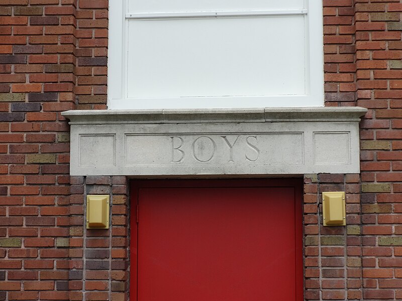 File:Glynn Academy, A.V. Wood Gymnasium boys.JPG