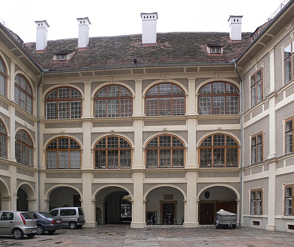 Inner courtyard of the Lesliehof.