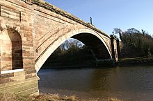 Eine einfeldrige Steinbrücke