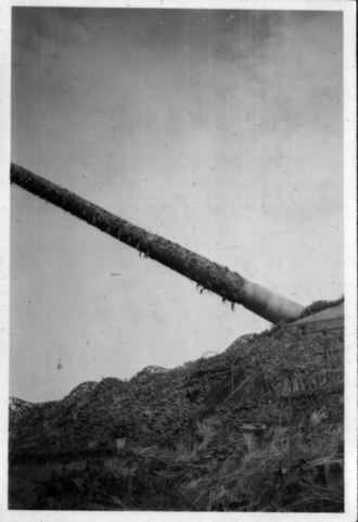 Gun with camouflage netting in 1947 Gun with camouflage netting at Hanstholm Fortress, Denmark.png