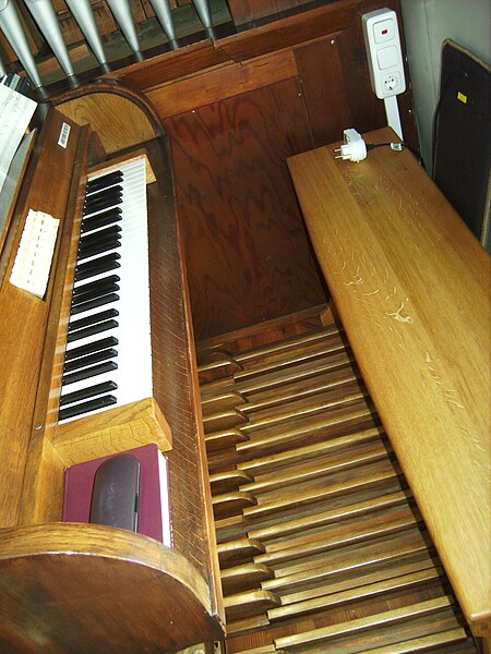 File:Gundelsheim StMarkus Orgel Spieltisch.jpg