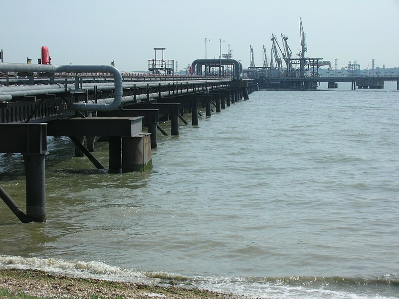 File:Hamble Oil terminal seen from shore 2.jpg