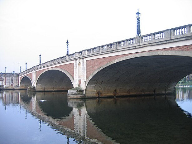 Hampton Court Bridge, London (1933)