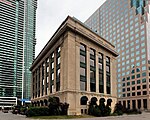 Portas do edifício da Harbour Commission abrem em Toronto 2012.jpg