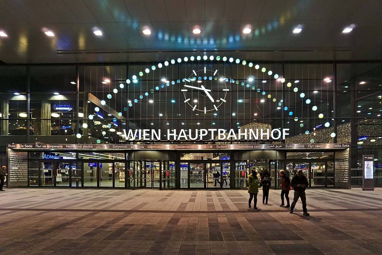 Wien Hauptbahnhof im Rampenlicht: Die Kunst des stressfreien Reisens erleben