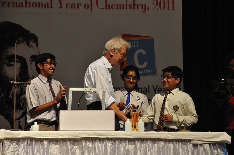 File:Herbert Walter Roesky - Chemical Curiosities - Kolkata 2011-02-09 0690.JPG