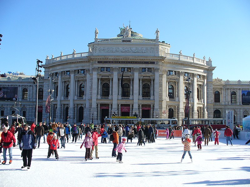 File:Holiday on Ice (2249326710).jpg