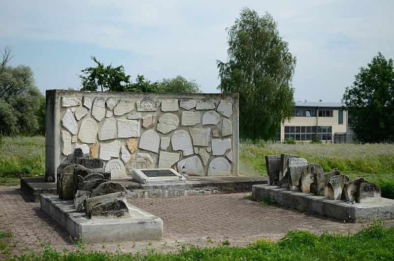 File:Hrubieszów - cmentarz żydowski (06).jpg