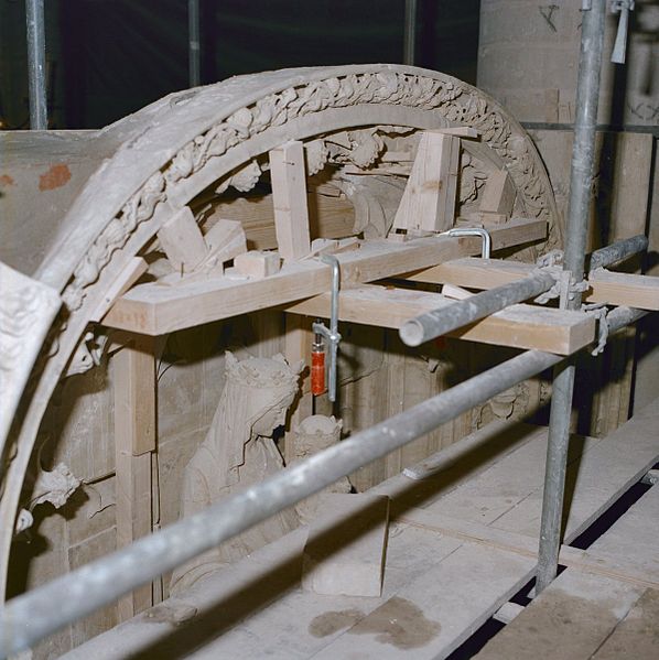 File:INTERIEUR, GRAFMONUMENT ENGELBRECHT I VAN NASSAU TIJDENS RESTAURATIE, OPBOUW - Breda - 20302915 - RCE.jpg