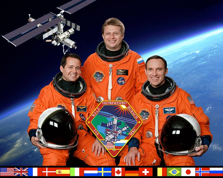 File:ISS Expedition 4 crew.jpg