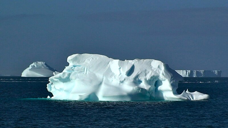 800px-Iceberg_in_Antarctica,_Antarctic_Peninsula.JPEG (800×450)