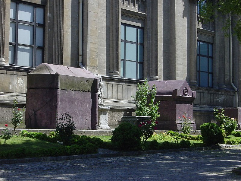 File:Istanbul - Museo archeologico - Sarcofagi imperiali bizantini - Foto G. Dall'Orto 28-5-2006.jpg