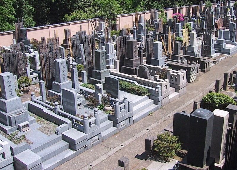 File:JapaneseGraveyardTokyo.jpg