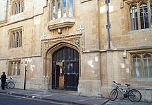 The main entrance Jesus College Oxford 20040916.jpg
