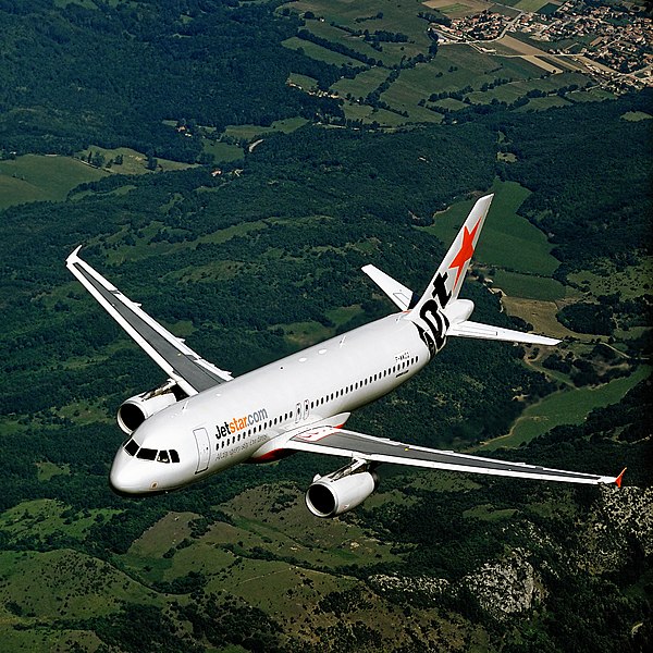 File:Jetstar Airbus A320 in flight( square cut).jpg