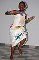 Jeune Femme dansant sur une musique traditionnelle du Bénin 22