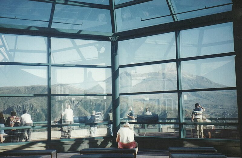 File:Johnston Ridge observation center Mount Saint Helens (1679530402).jpg