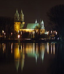 Katedra w Poznaniu nocą – widok od południowego wschodu