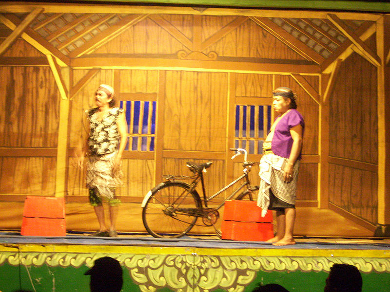 File:Kethoprak Tobong Kelana Bhakti Budaya 1.jpg