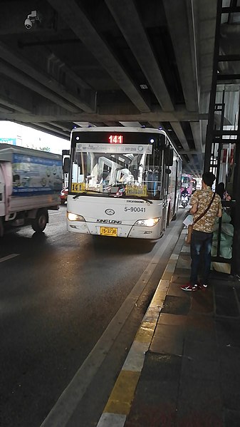 File:Kinglong XMQ6106CNG BKK.jpg