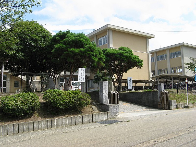 File:Komatsu commercial highschool.jpg