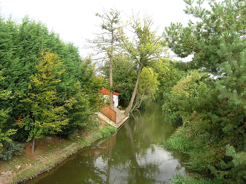 File:Kostelec nad Labem, Mlýnský Creek 3.jpg