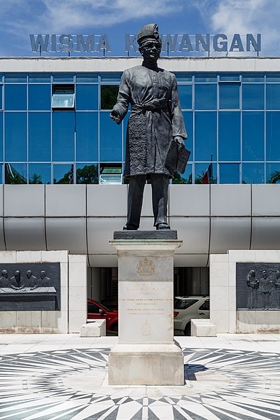 File:KotaKinabalu Sabah Tunku-Abdu-Rahman-Monument-02.jpg