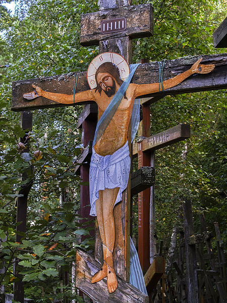 File:Krzyż w lesie - Grabarka.jpg