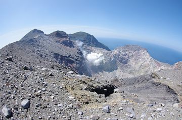 Payl:Kuchino-erabu_island_(volcano).jpg