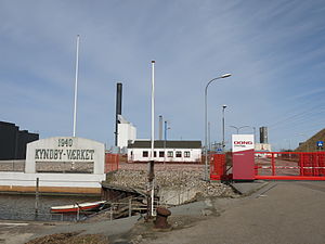 Kyndbyværket: Forhistorie - Isefjordværket, Det nuværende Kyndbyværks tilblivelse., Tjenesteboliger, Kyndby Huse og fjernvarmeleverancer