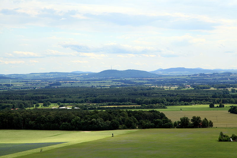 File:Löbau - Löbauer Berg+Schafberg (Aussichtsturm Monumentberg) 01 ies.jpg