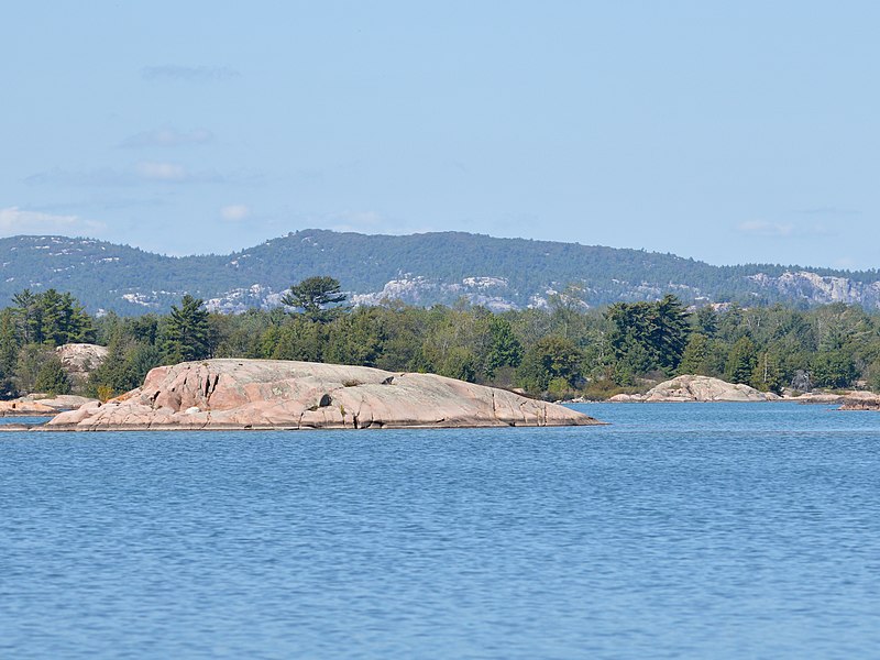 File:La Cloche Mountains 4x3.jpg