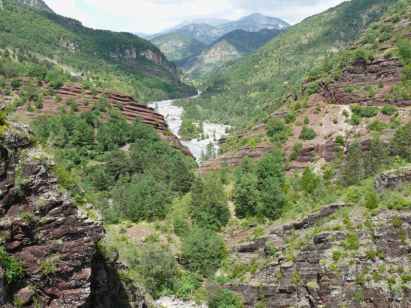 File:La vallée du Var à l'entrée des gorges du Daluis.JPG