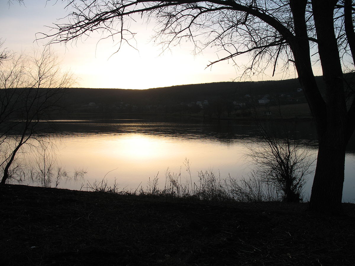 Lake in Ivancha.jpg