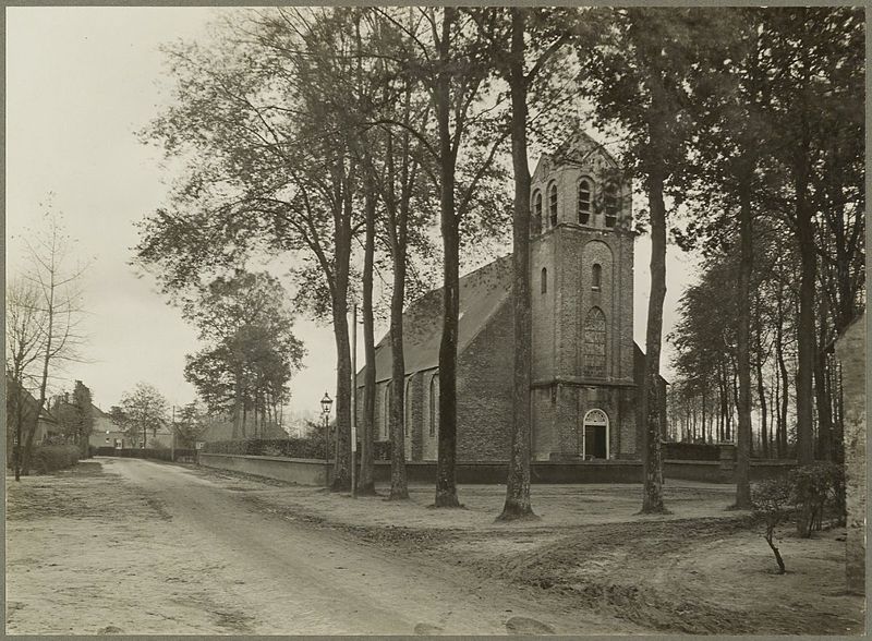 File:Landweg en kerk gezien vanuit het noordwesten - Gemonde - 20325317 - RCE.jpg