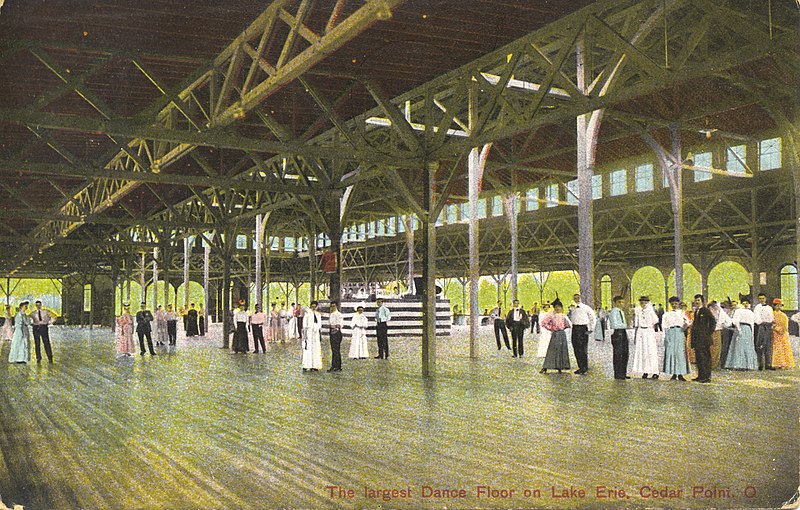 File:Largest Dance Floor on Lake Erie (14143299061).jpg