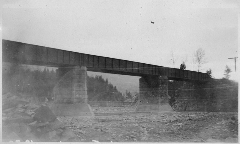 File:Looking downstream into improved high water channel at south side of the island at Granite damsite. Note railroad... - NARA - 298511.jpg