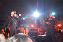 Mauro Maur & Gloria Gaynor during a show M. Maur playing with Gloria Gaynor.jpg