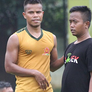<span class="mw-page-title-main">Manahati Lestusen</span> Indonesian footballer