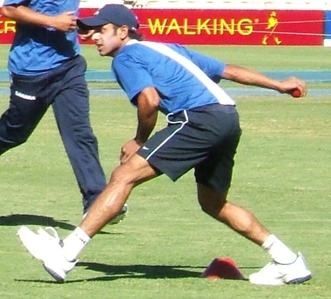 File:Manoj Tiwary fielding 2.jpg