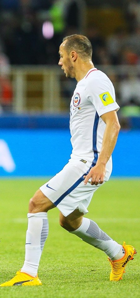 Marcelo Díaz, 19 de junio de 2017, Chile versus Camerún.jpg